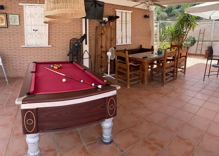 Atico Con Jacussi Y Parking En La Playa By Spainsunrentals Нерха