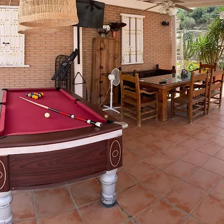 Atico Con Jacussi Y Parking En La Playa By Spainsunrentals نيرخا